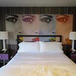 7 Springs Inn & Suites