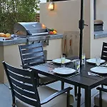 7 Springs Inn & Suites