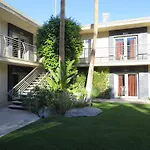 7 Springs Inn & Suites