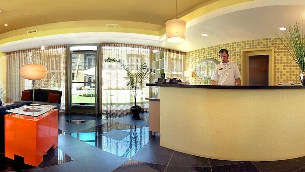 Hotel 7 Springs & Palm Springs