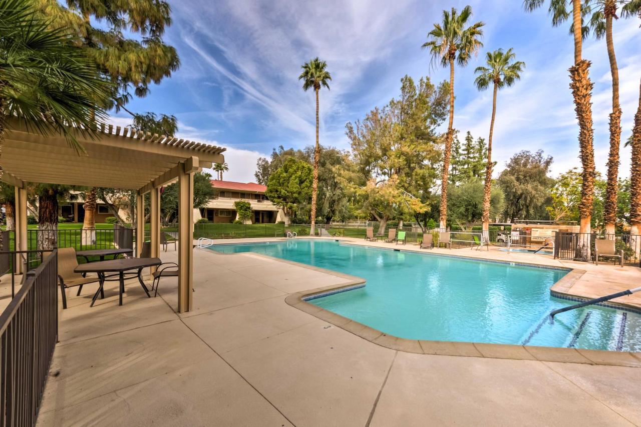 Retreat With Pool Access And Valley Views Apartment