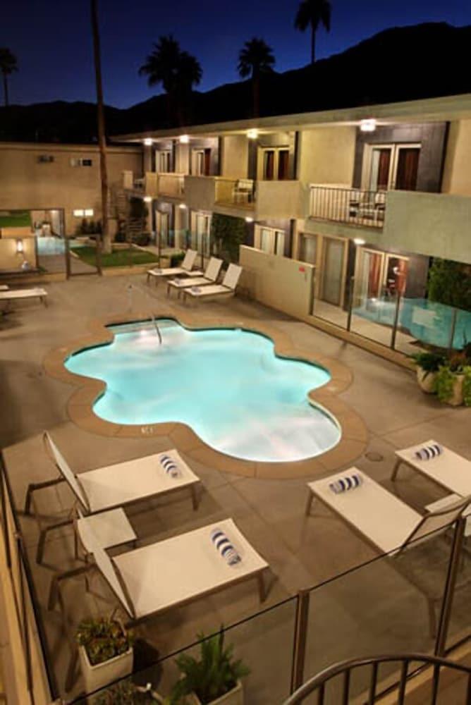 Hotel 7 Springs & 3*
