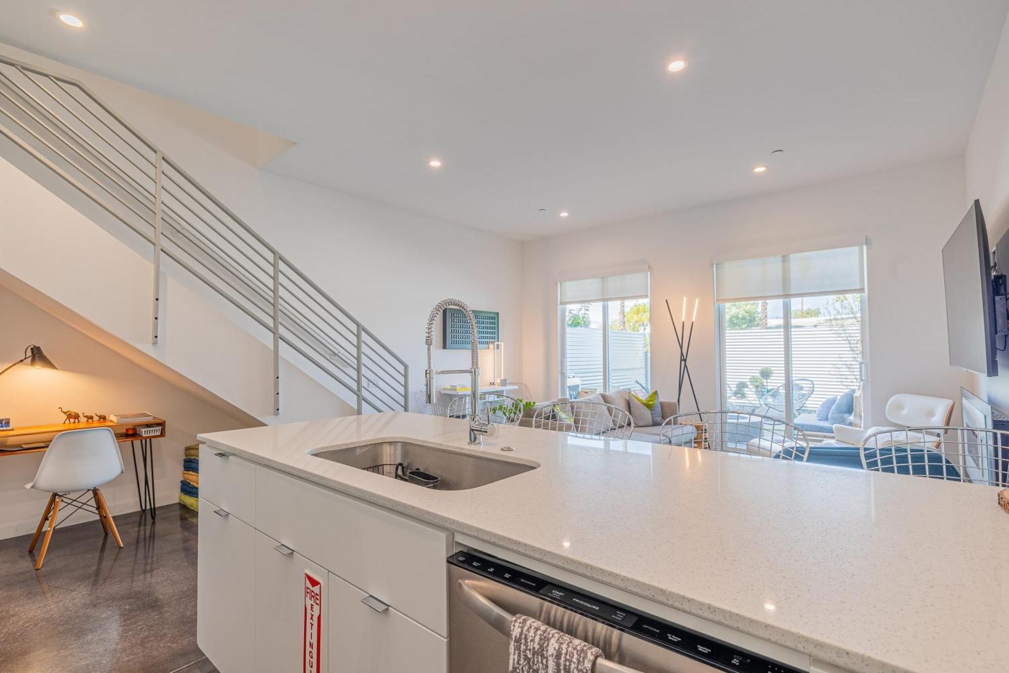 Holiday home Zanjero By Avantstay Mins From Downtown Private Terrace Shared Pool Palm Springs