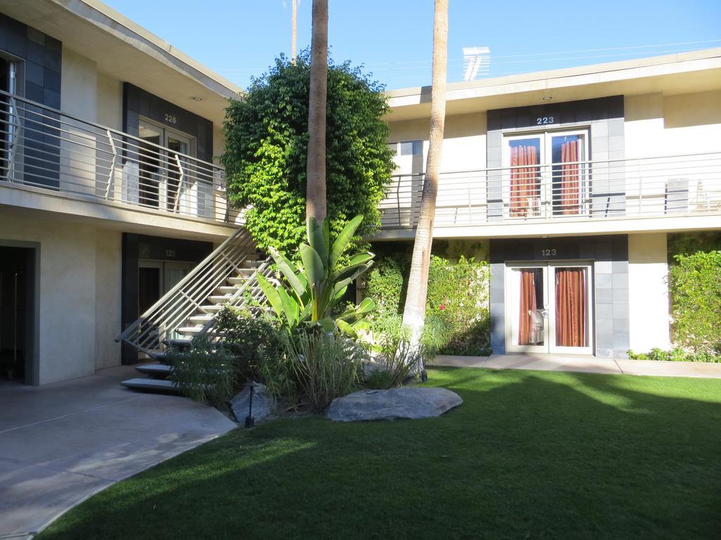 7 Springs & Palm Springs