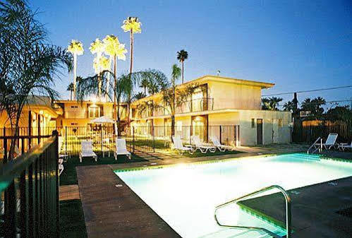 Hotel 7 Springs & Palm Springs
