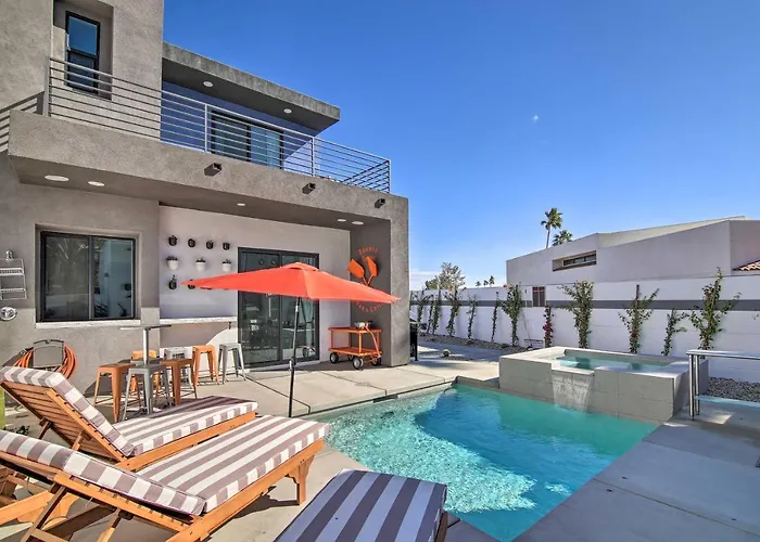 Luxe Palm Springs Home With Mountain-View Pool Deck