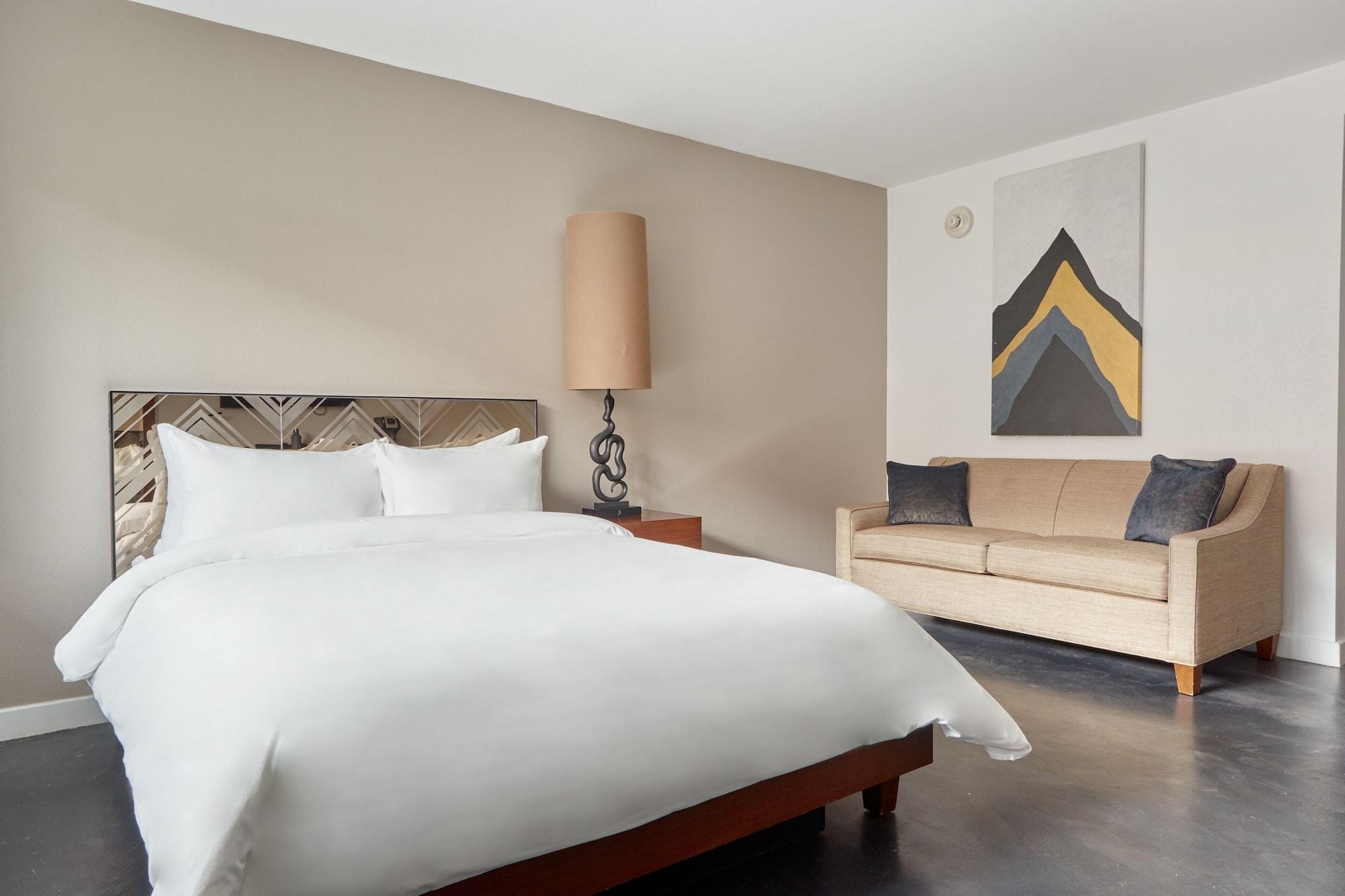 V Hotel 4*