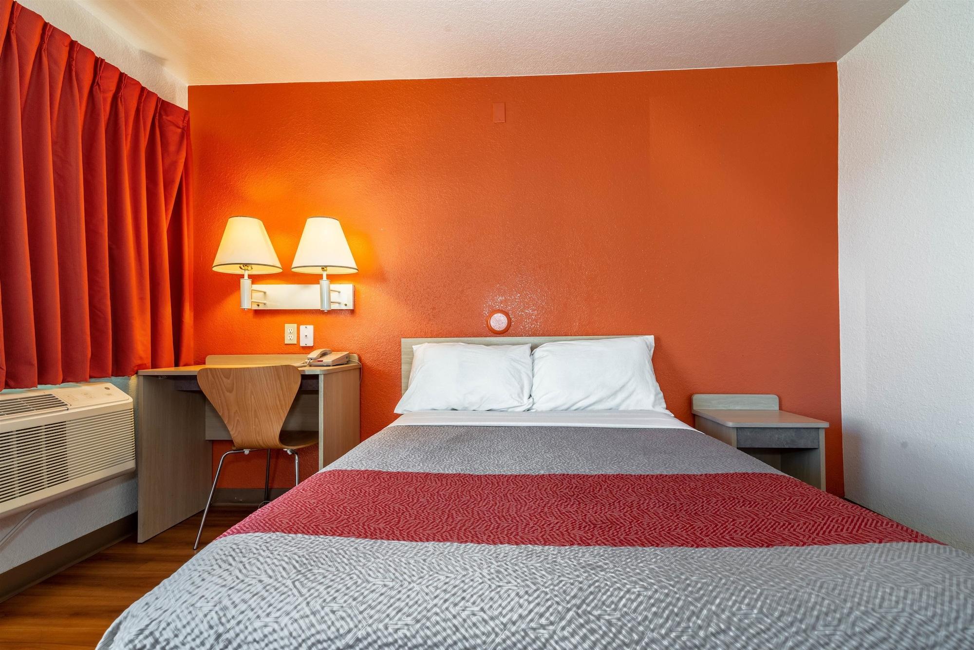 Hotel 6-palm Springs, Ca - East - Palm Canyon 2*