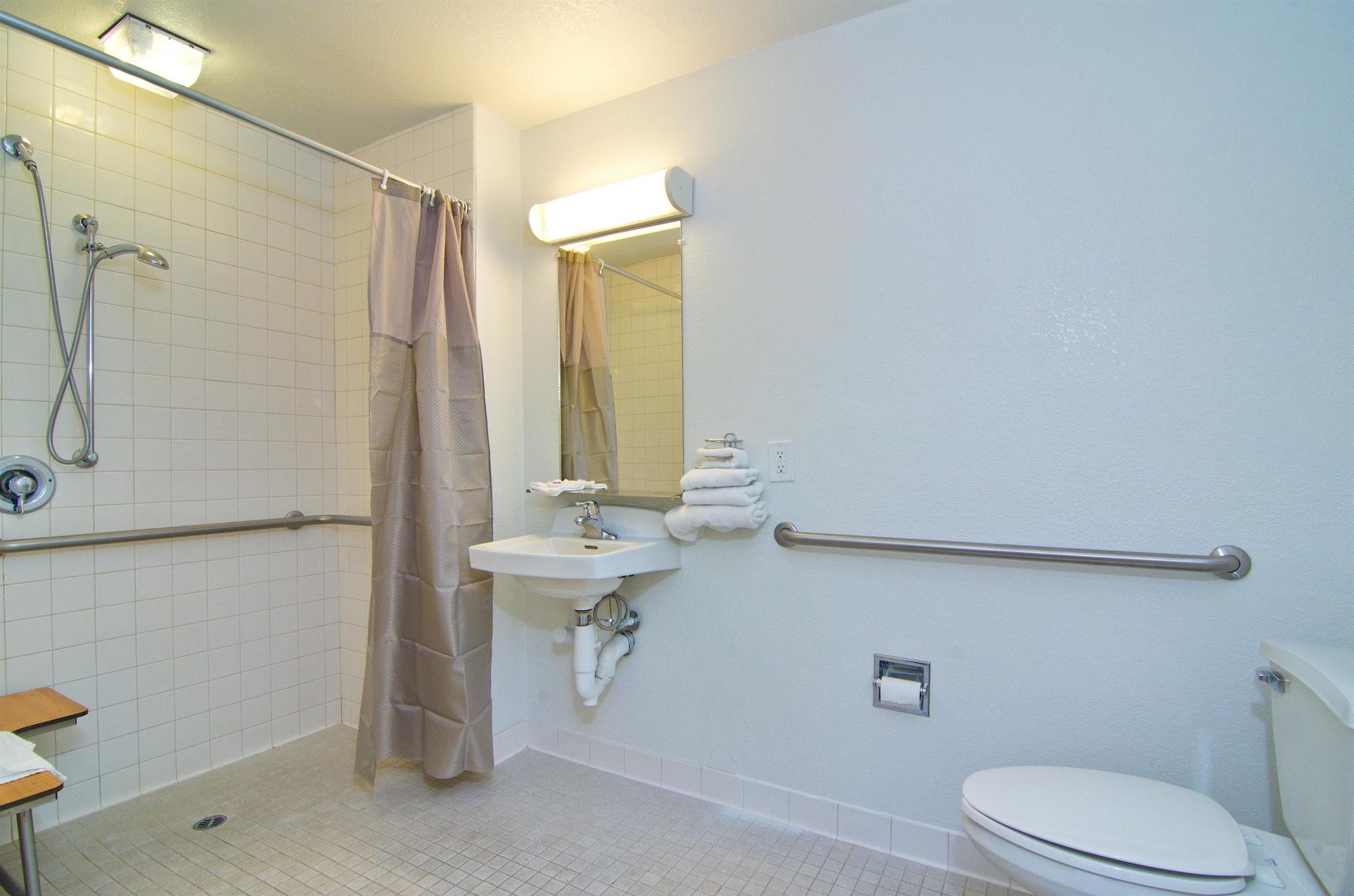 Hotel 6-palm Springs, Ca - East - Palm Canyon