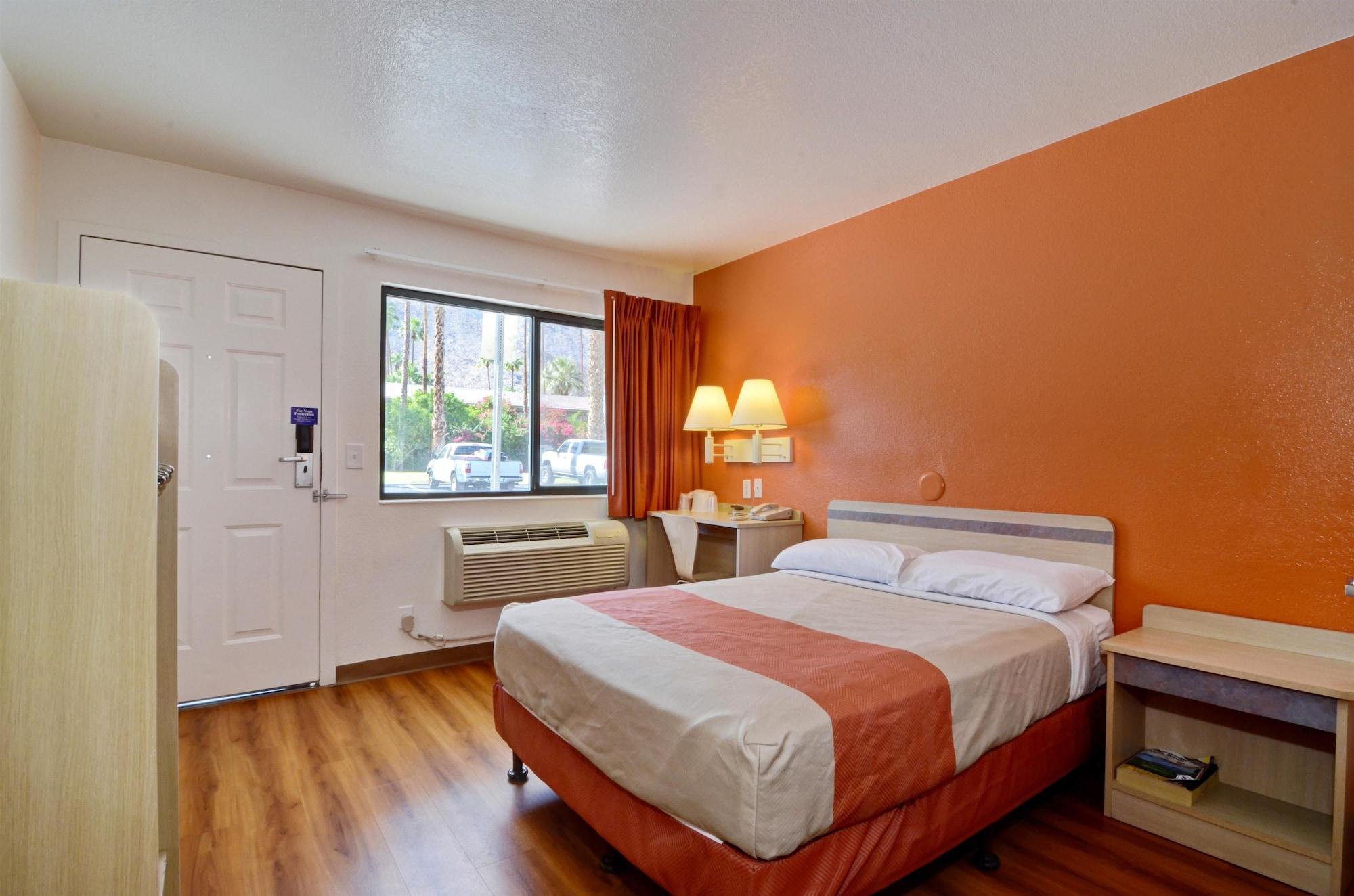 6-palm Springs, Ca - East - Palm Canyon 2*