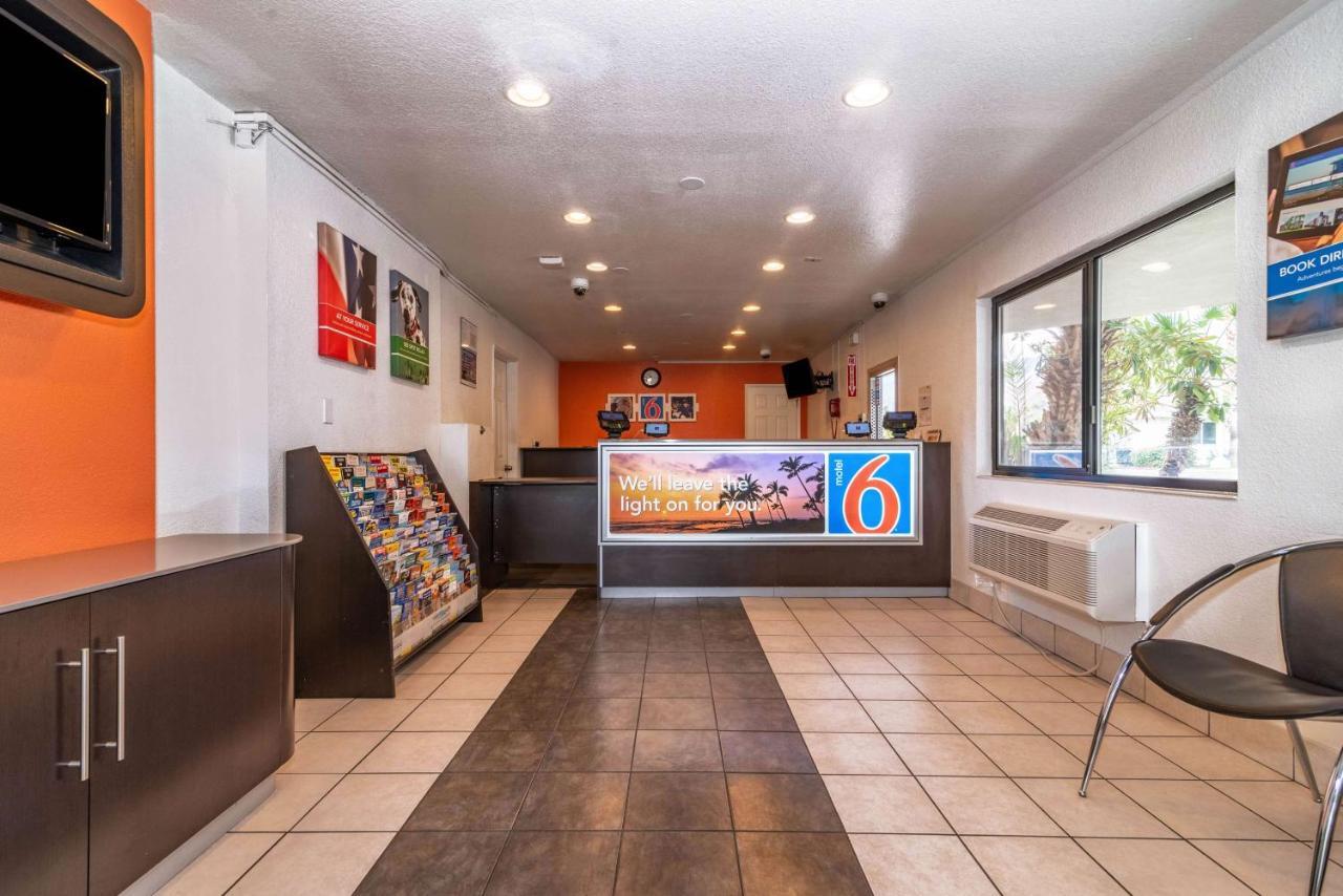 6-palm Springs, Ca - East - Palm Canyon