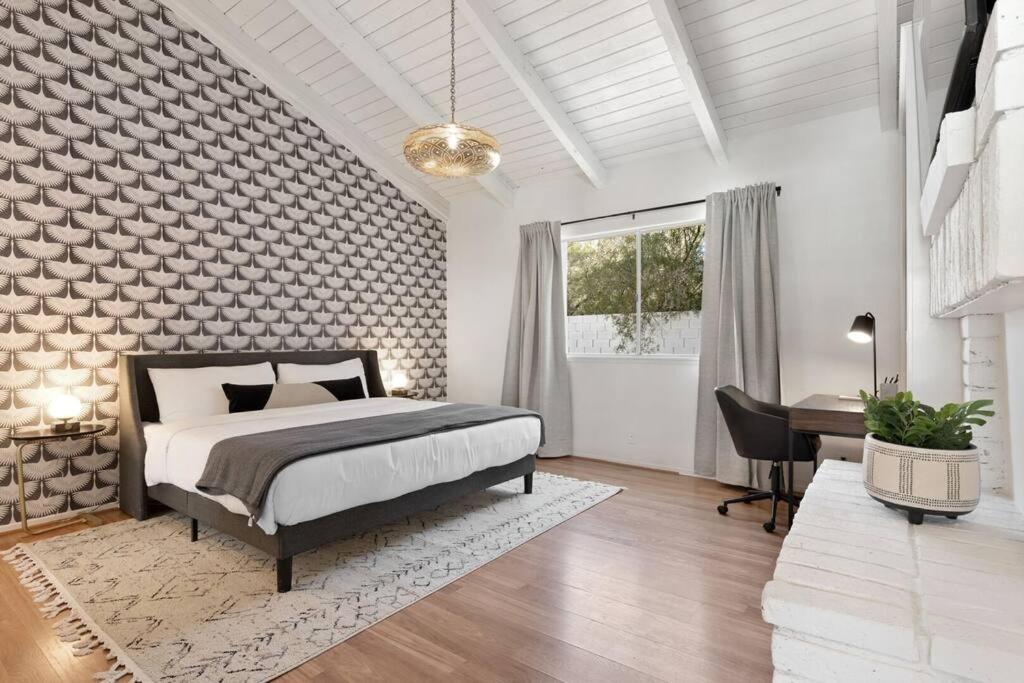 Solaris - Modern Mediterranean Estate With Pool, And Fire Pit #68003 Seven Br Holiday home *