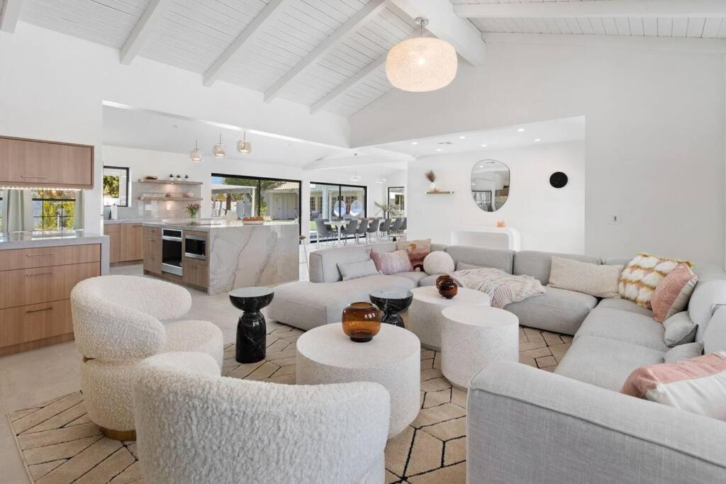 Solaris - Modern Mediterranean Estate With Pool, And Fire Pit #68003 Seven Br Holiday home Palm Springs