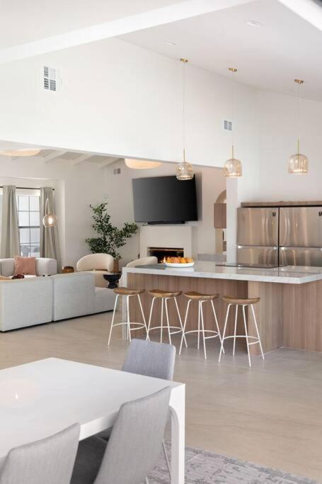 Solaris - Modern Mediterranean Estate With Pool, And Fire Pit #68003 Seven Br * Palm Springs