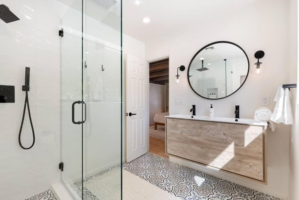 Solaris - Modern Mediterranean Estate With Pool, And Fire Pit #68003 Seven Br Holiday home *