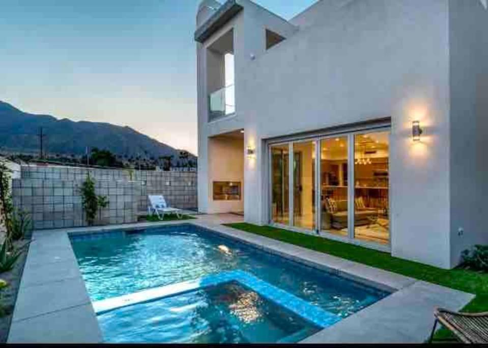 Gateway Luxury Style With A Private Pool Palm Springs