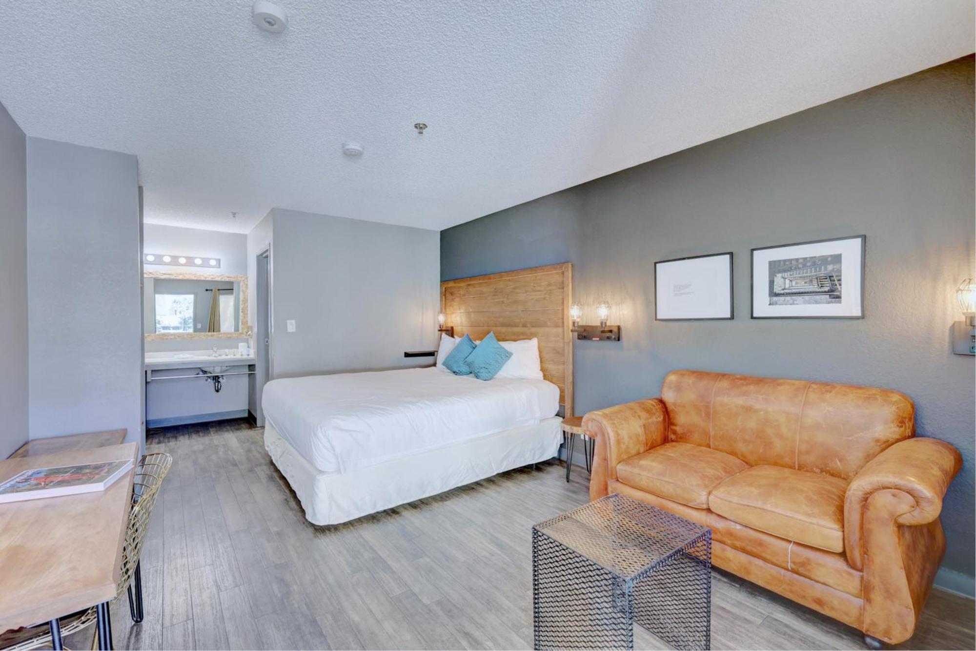 The Infusion Club Hotel Palm Springs