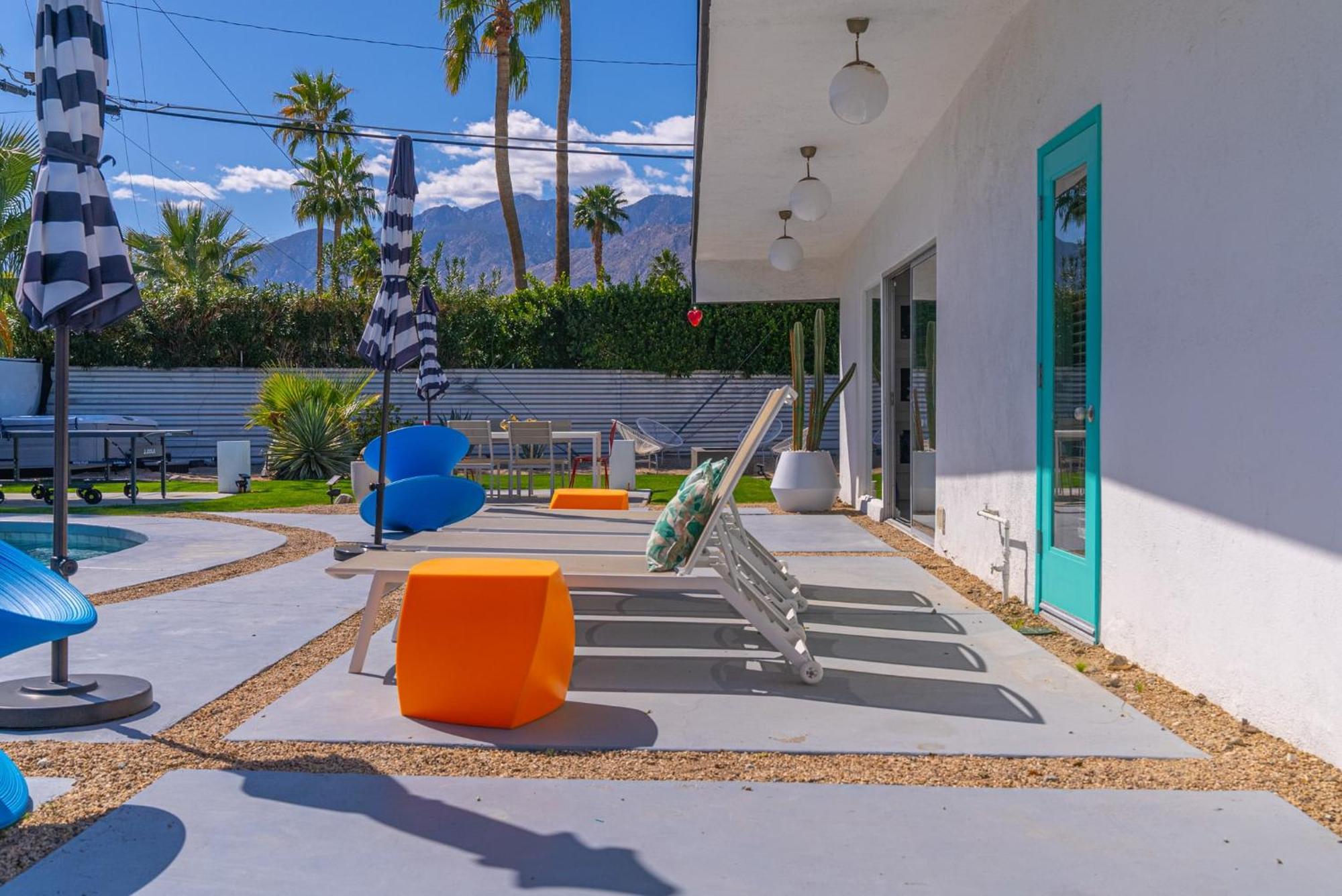 Holiday home The Portrait House A Mid Century Hangout *