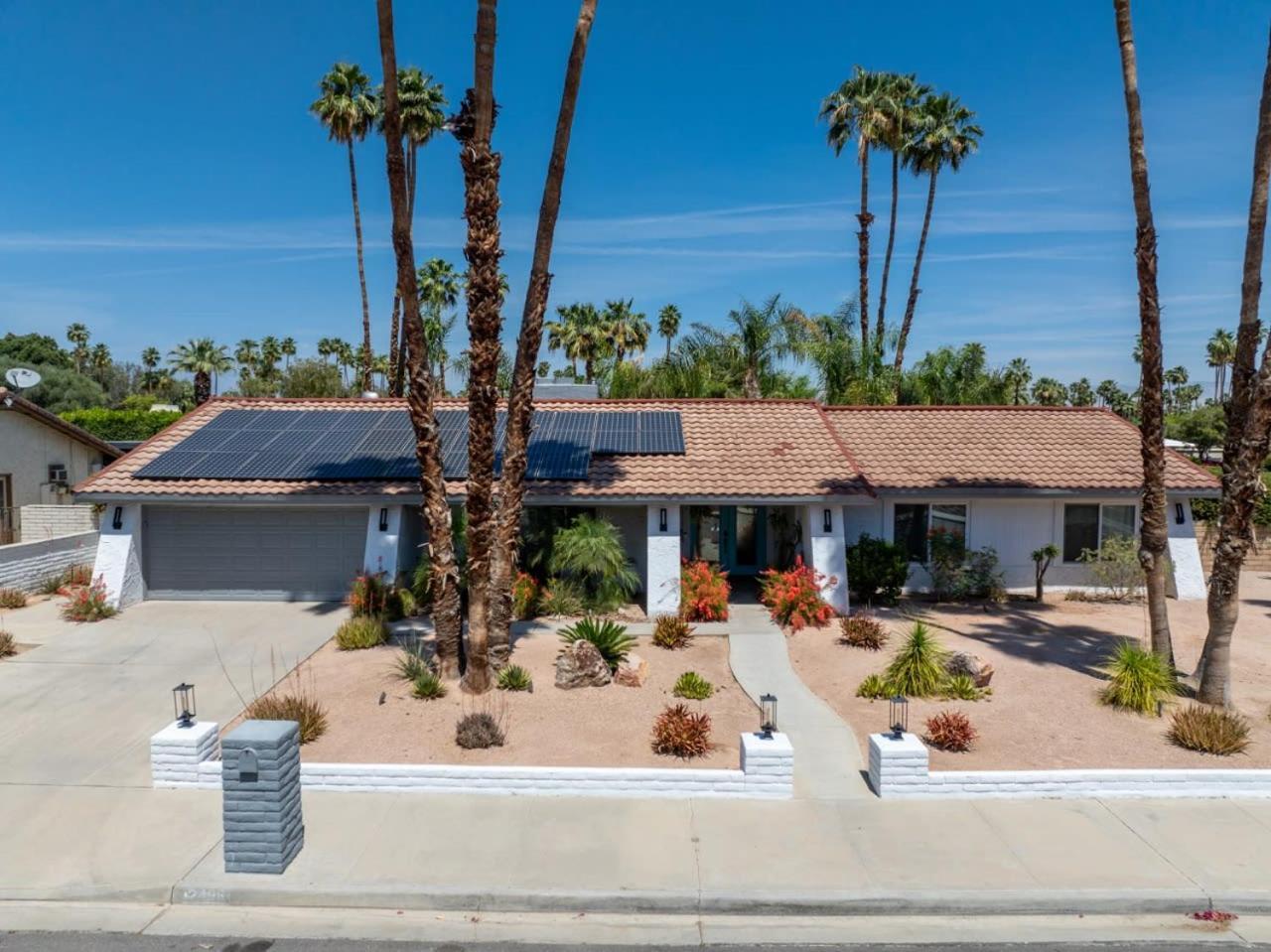 Chanel Estate - Pool Jacuzzi And Pet Friendly Palm Springs