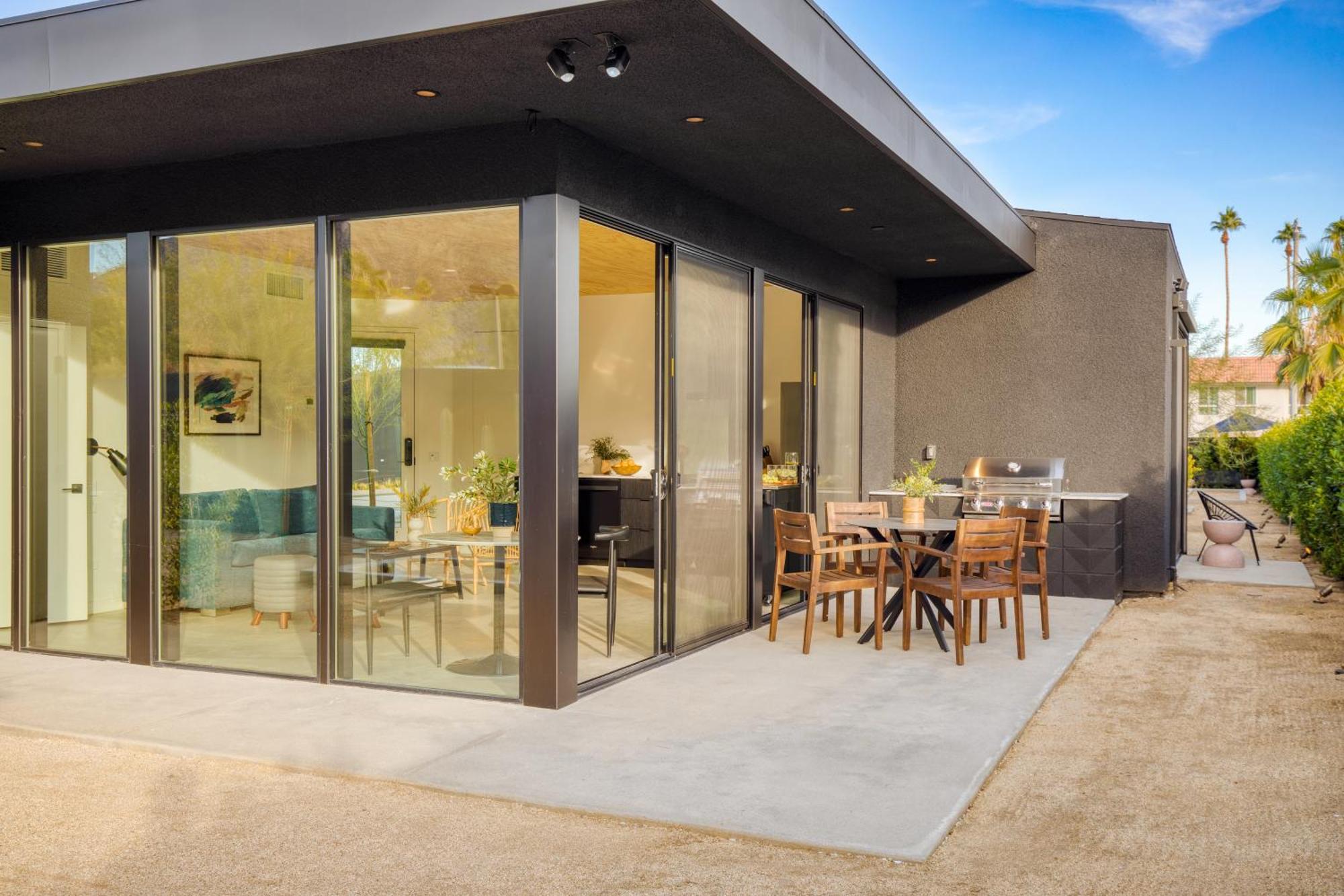 Hotel Blackhaus By Avantstay Ada Modern Rooms, Pool & Bbq