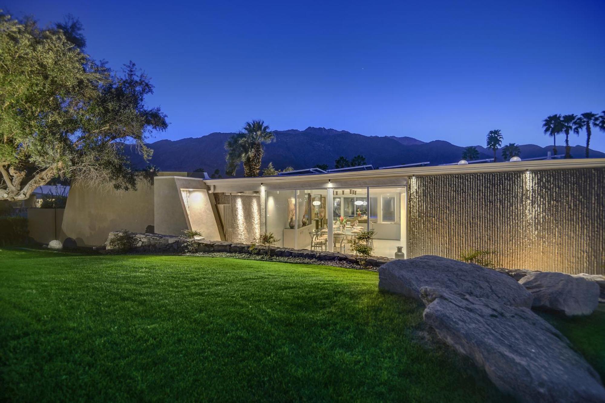 K0007 - The Cascades Retreat Palm Springs