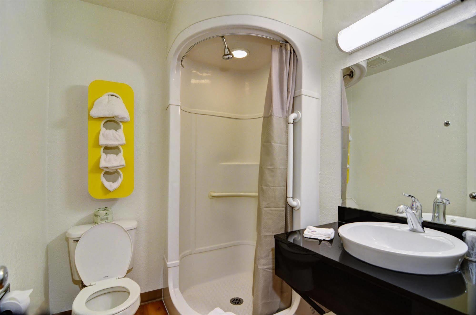6-palm Springs, Ca - East - Palm Canyon Hotel