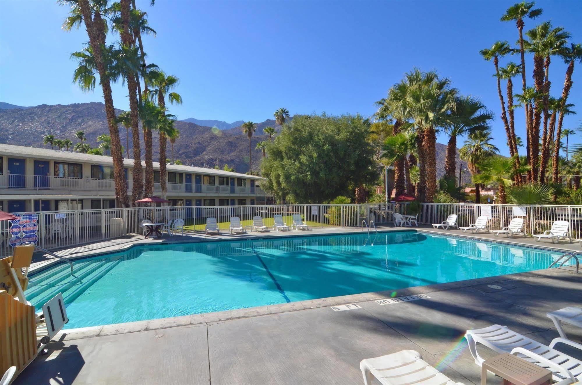 Hotel 6-palm Springs, Ca - East - Palm Canyon Palm Springs