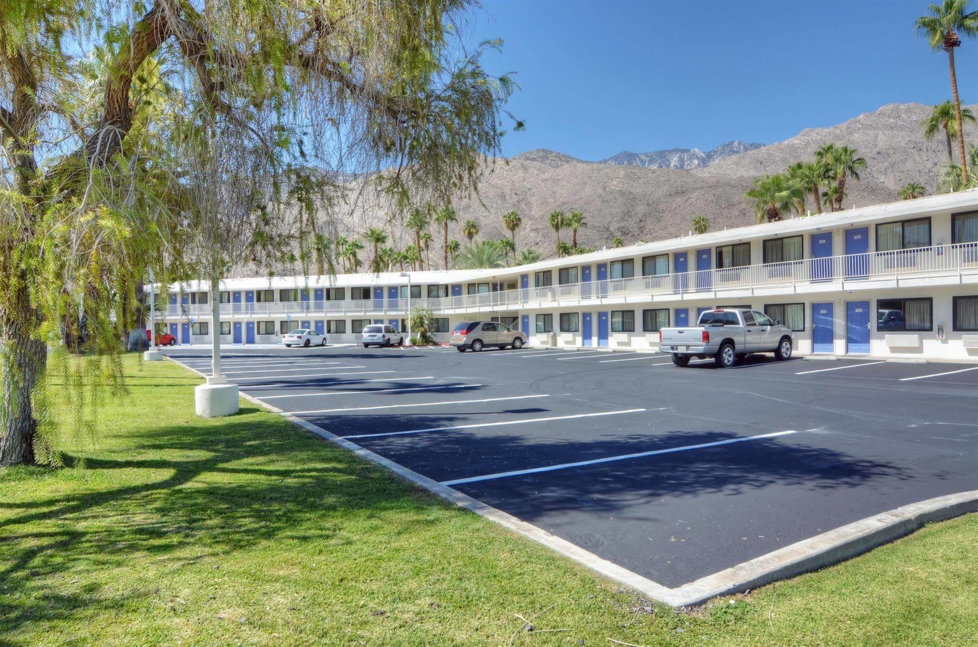 6-palm Springs, Ca - East - Palm Canyon