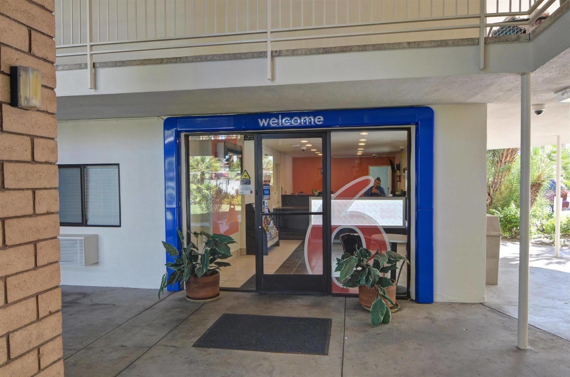 Hotel 6-palm Springs, Ca - East - Palm Canyon 2*