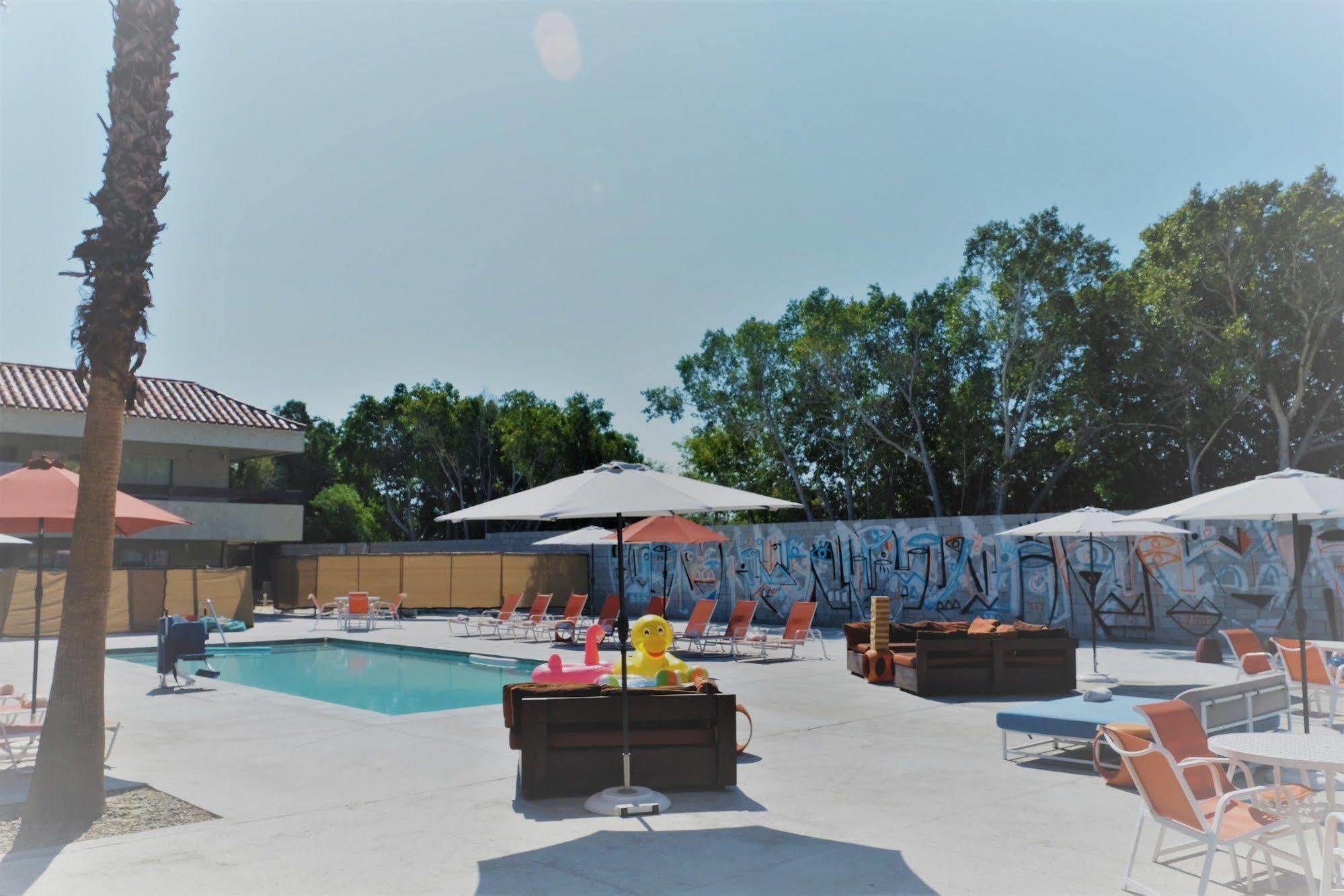The Infusion Club 2* Palm Springs