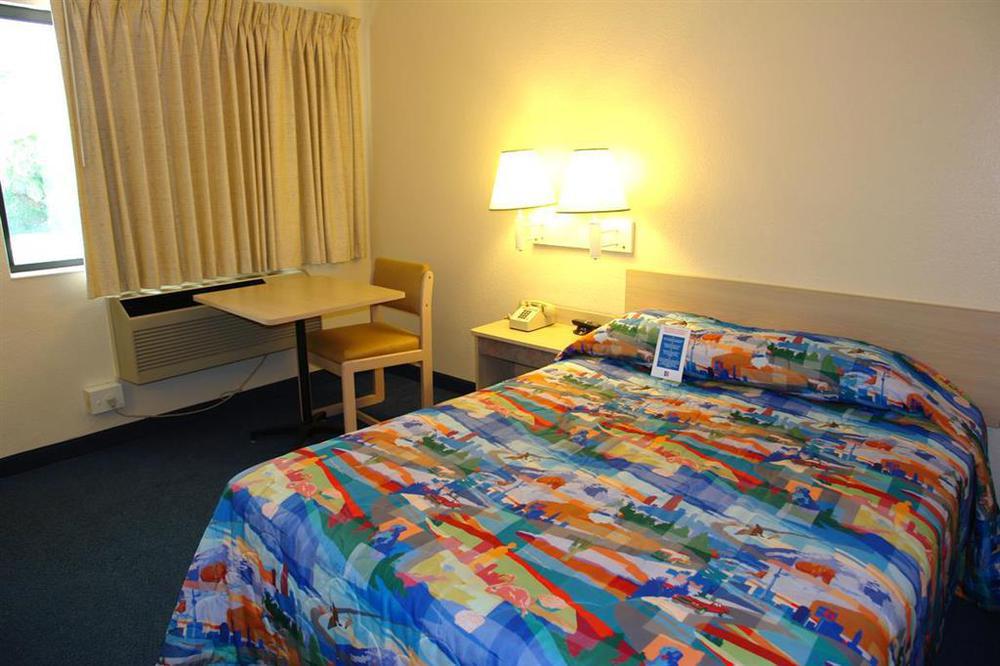 6-palm Springs, Ca - East - Palm Canyon 2*