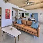 Palm Springs Home With Private Pool And Hot Tub!