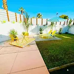 A Place In The Sun Hotel - Adults Only Big Units, 24H Heated Pool & Spa In 1 Acre Park Prime Location, Dog Friendly, Top Midcentury Modern Boutique Hotel