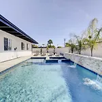 Stylish Palm Springs Home With Private Pool And Spa!