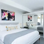 Mid-Century Palm Springs Bungalow With Patio!