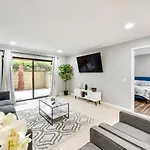 Sleek Palm Springs Condo With Patio And Resort Perks