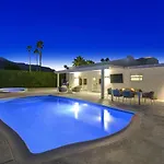 Hollywood Palms Estate- Ultra-Luxe, Pool, Spa, Firepit, Outdoor Kitchen & More