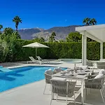Hollywood Palms Estate- Ultra-Luxe, Pool, Spa, Firepit, Outdoor Kitchen & More