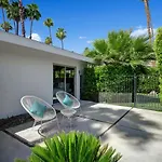 Ultra-Chic Luxe Mid-Century Estate- Resort Like Pool, Spa, Firepit, Outdoor Kitchen 3Bed/3Bath