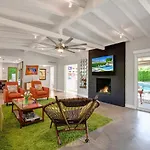 Ultra-Luxury- Resort Style Private Compound-Close To Everything- 3Bd/2.5Ba