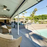 Palm Springs Home Casita And Fire Pit!