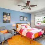 Private Pool And Putting Green Palm Springs Home!