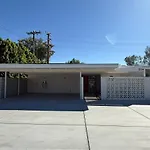 Aerhaus - Mid-Century Oasis