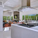 K0030 - Luxe Lounge