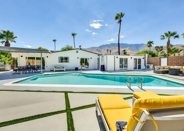 Palm Springs Paradise With Fire Pit!
