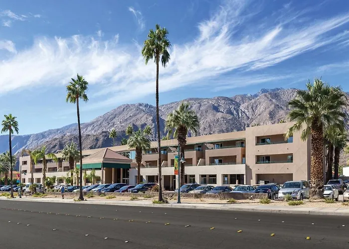 Family Fun In Palm Springs In This Resort 2Bd Condo With Resort Amenities Including Kids Pool
