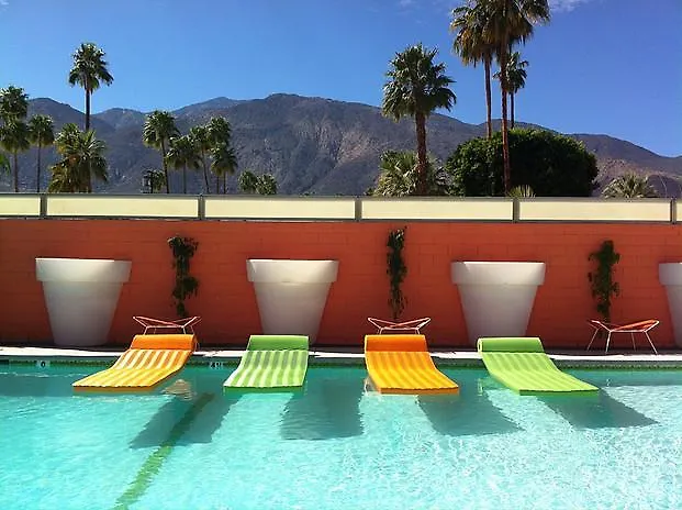 Century Palm Springs A Gay Men\'S Clothing Optional Resort