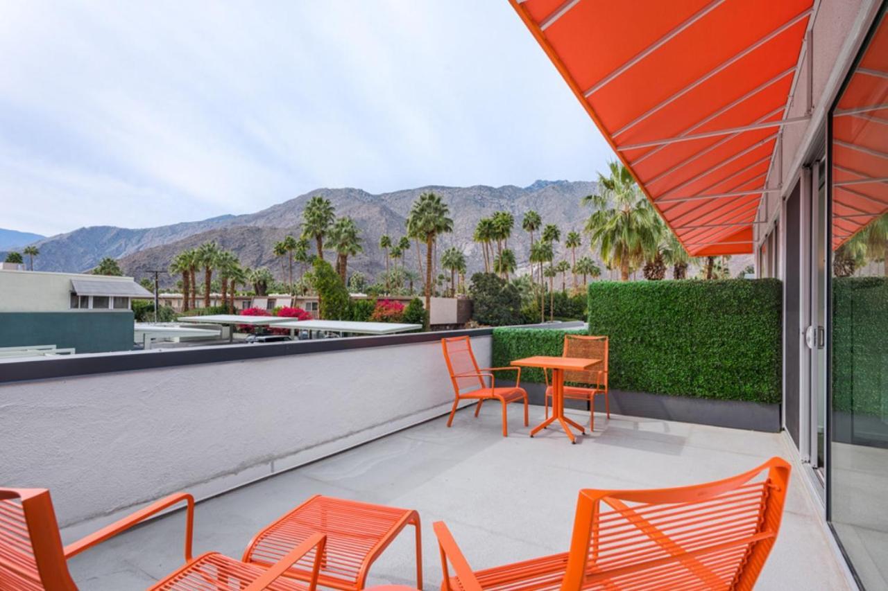 The Twist 3* Palm Springs
