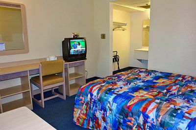 Hotel 6-palm Springs, Ca - Downtown
