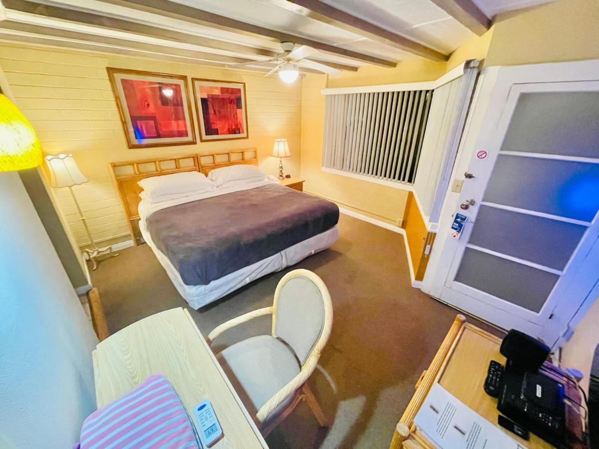 A Place In The Sun: Adults-only Midcentury Boutique With Heated Pool 4* Palm Springs